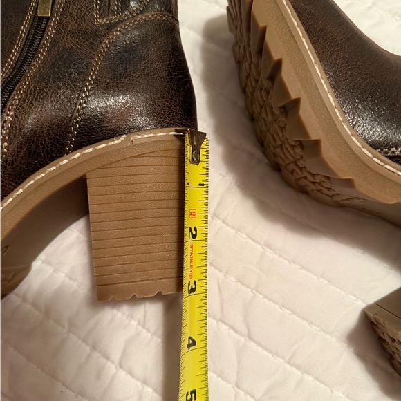 Corky's "Rocky Top" Block Heel Ankle
Bootie with Side Zip espresso size 10 - Picture 3 of 9